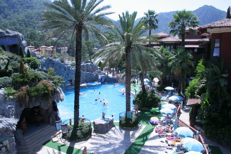 Grand Aquarium Apart İçmeler Esterno foto