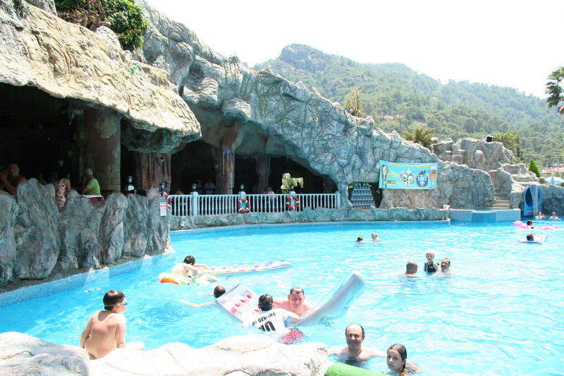 Grand Aquarium Apart İçmeler Esterno foto