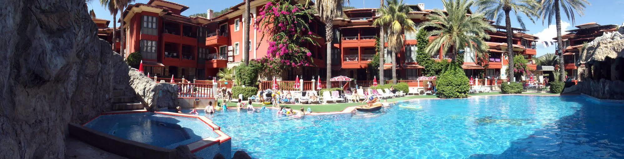 Grand Aquarium Apart İçmeler Esterno foto